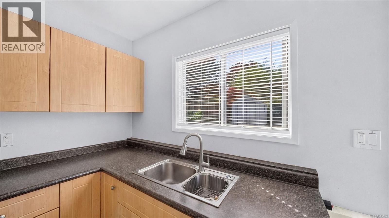 1857 Hillcrest Ave - 44