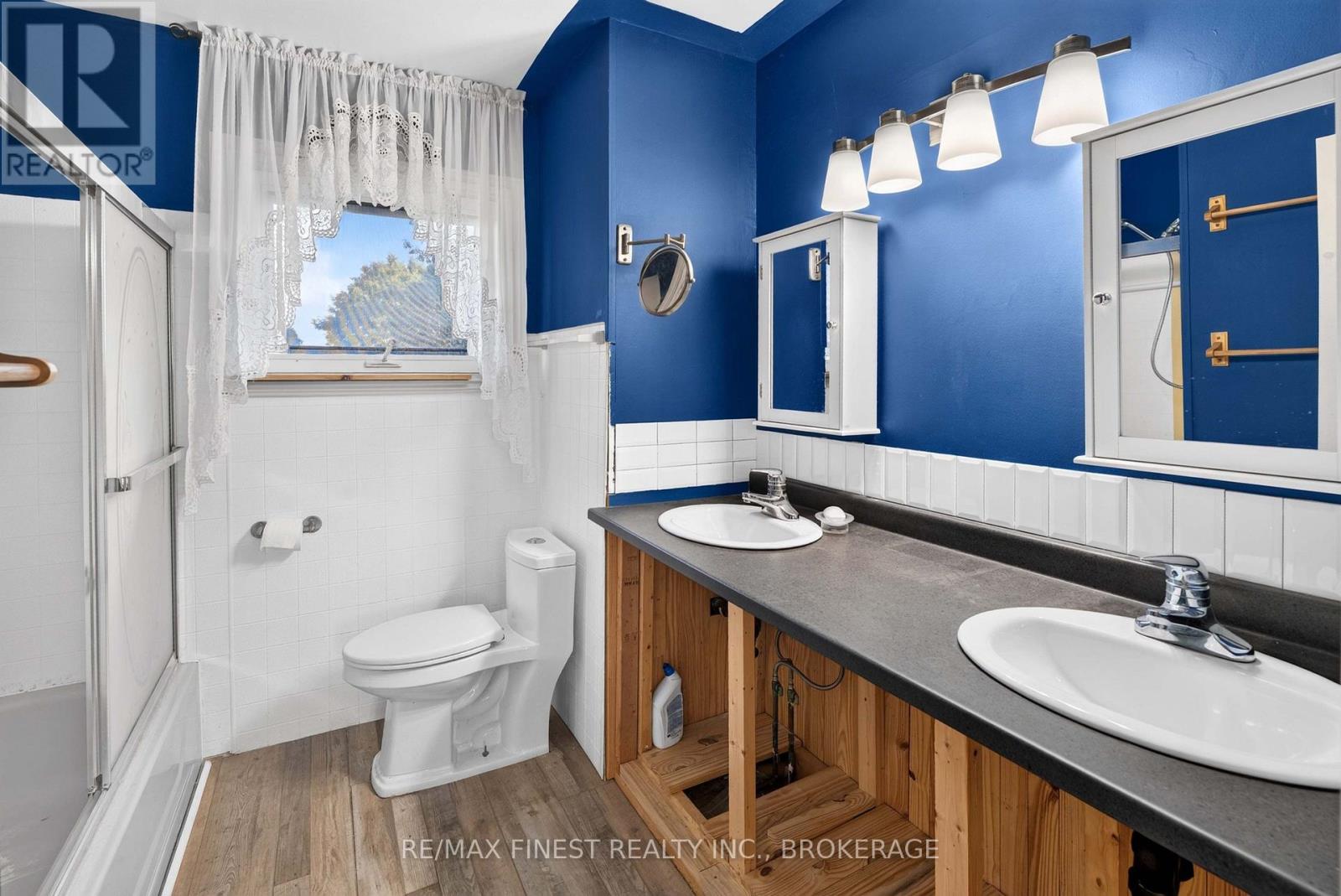 1045 MIDDLE ROAD - 14