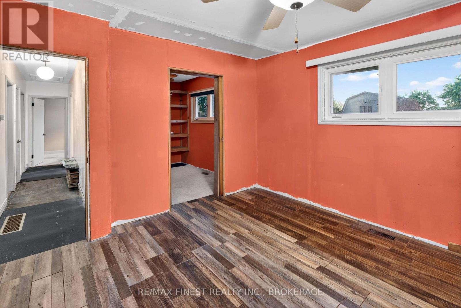 1045 MIDDLE ROAD - 18