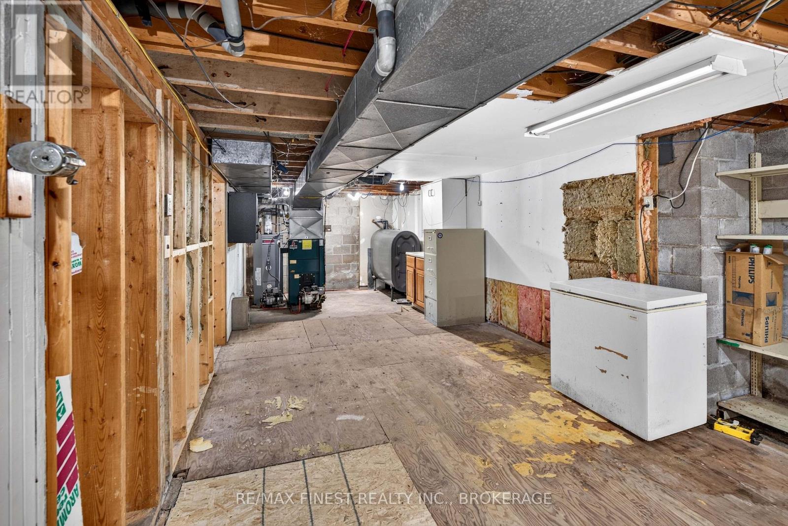 1045 MIDDLE ROAD - Image 20