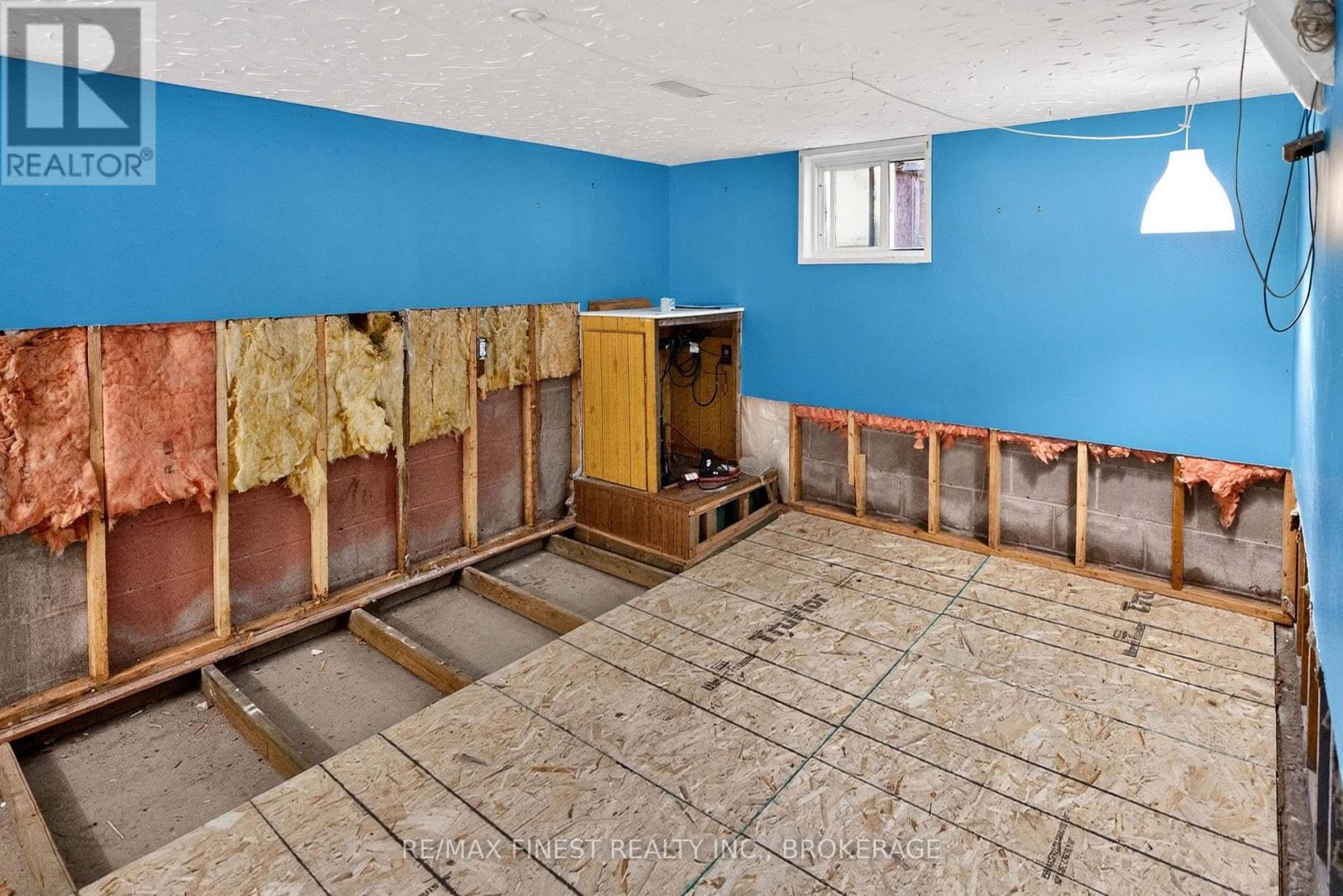 1045 MIDDLE ROAD - 25