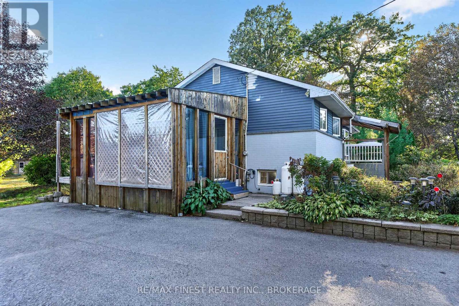 1045 MIDDLE ROAD - Image 28