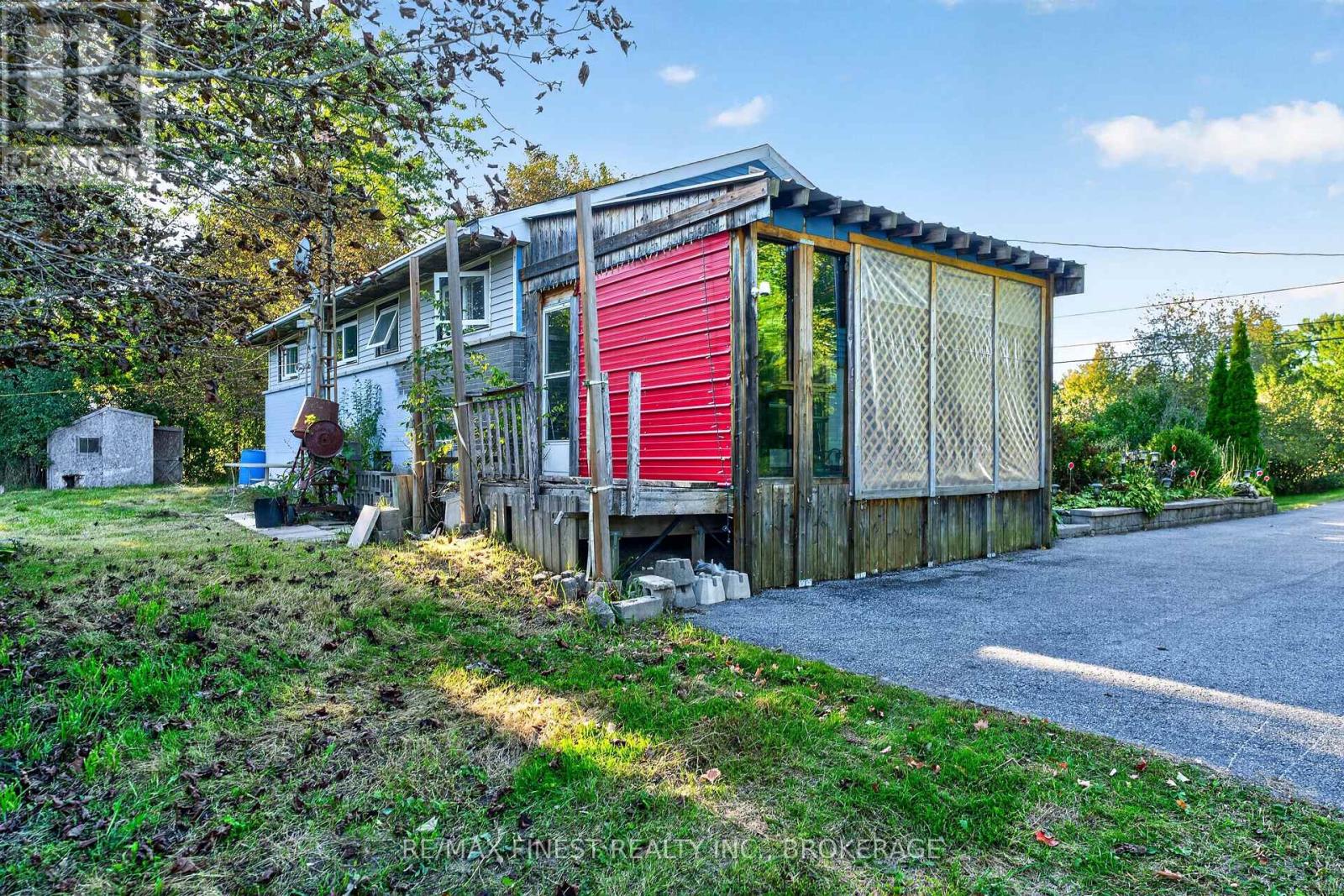 1045 MIDDLE ROAD - Image 29