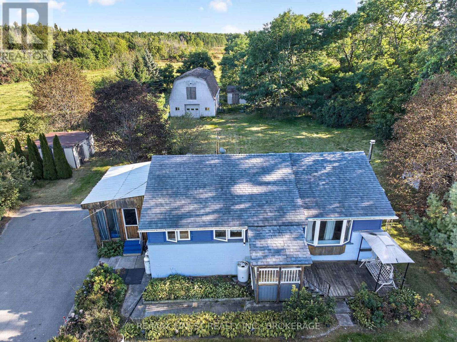 1045 MIDDLE ROAD - Image 30