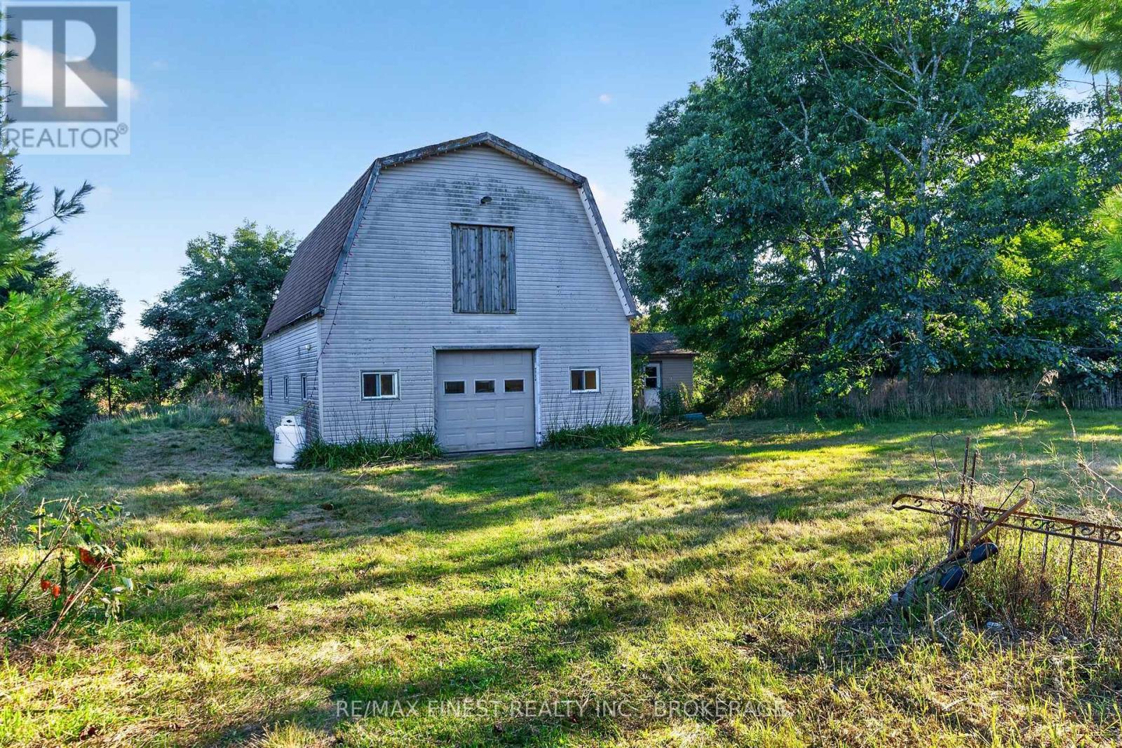 1045 MIDDLE ROAD - Image 31