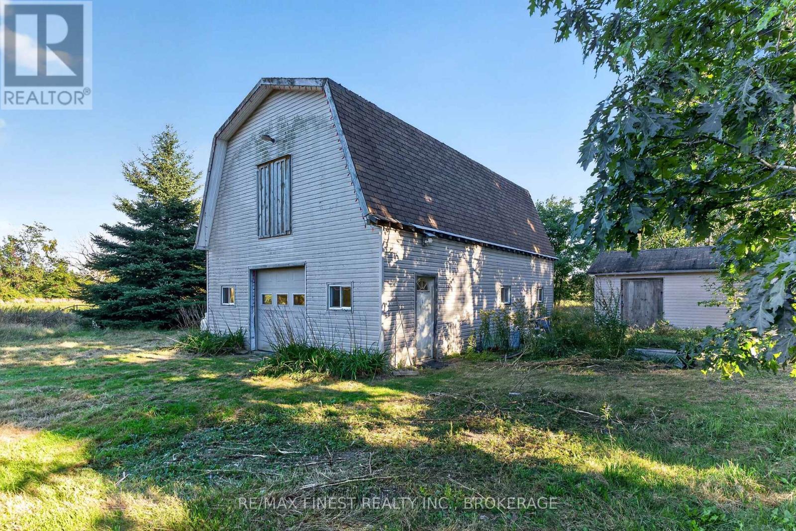 1045 MIDDLE ROAD - Image 32