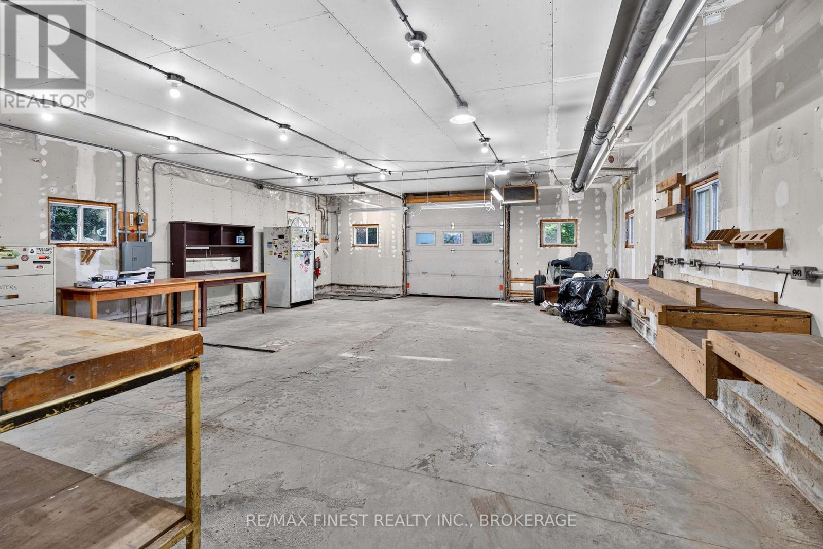 1045 MIDDLE ROAD - Image 34