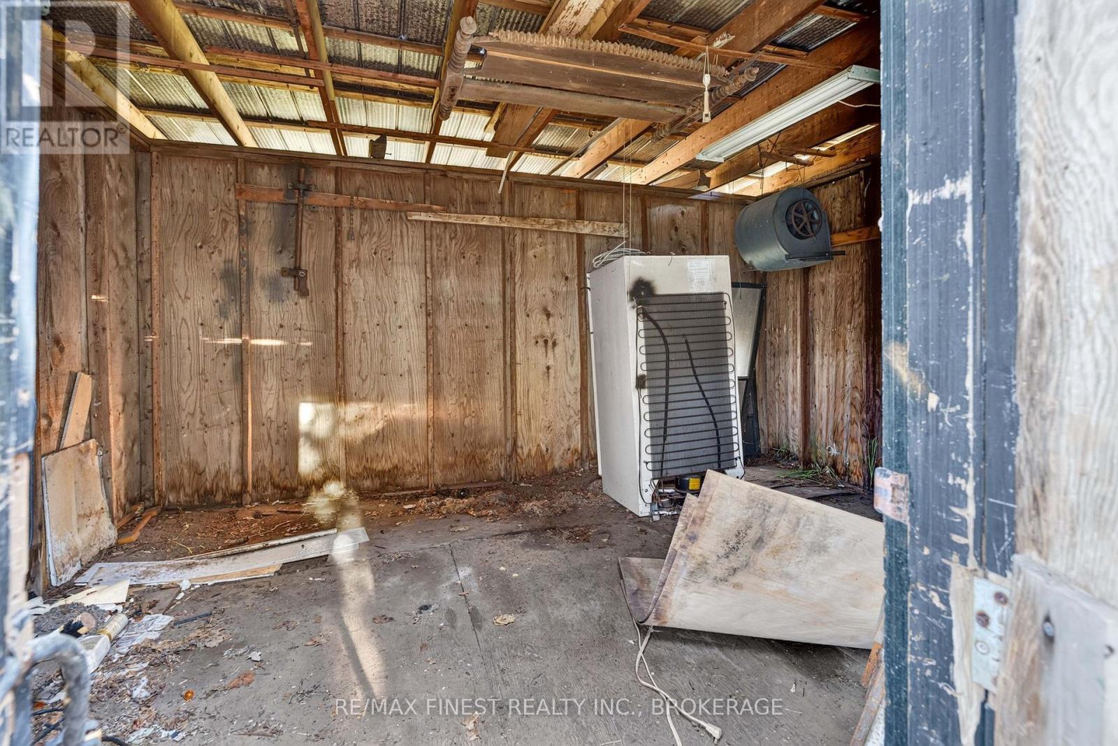 1045 MIDDLE ROAD - 36