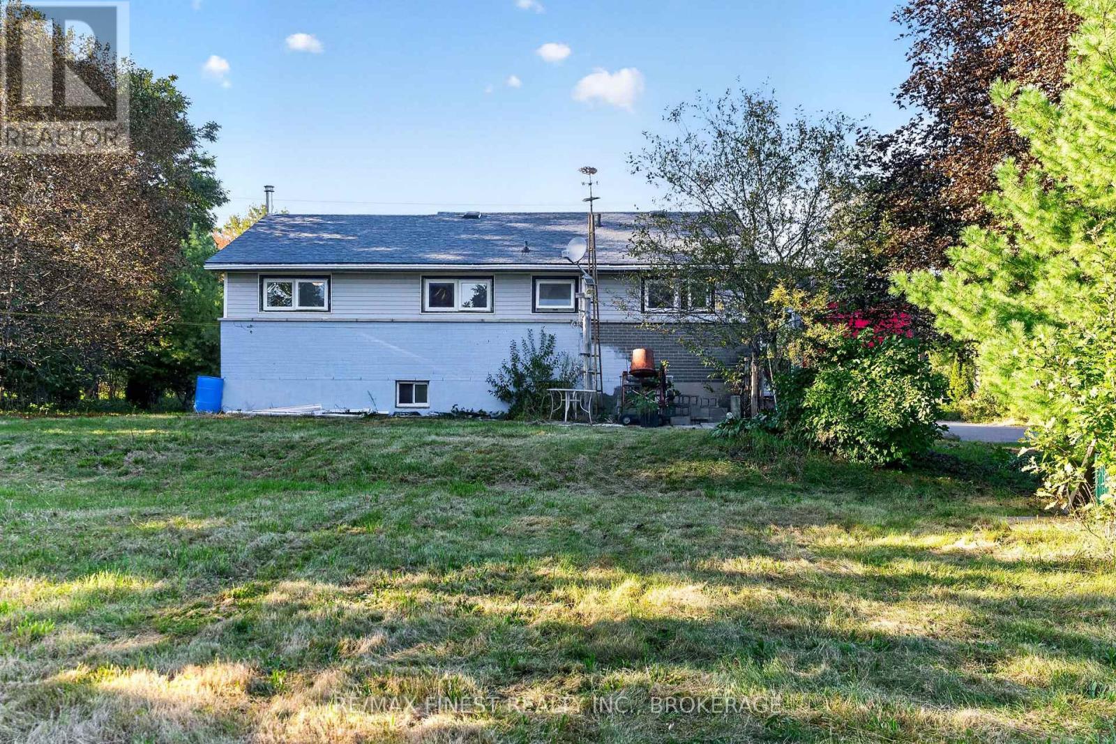 1045 MIDDLE ROAD - 39