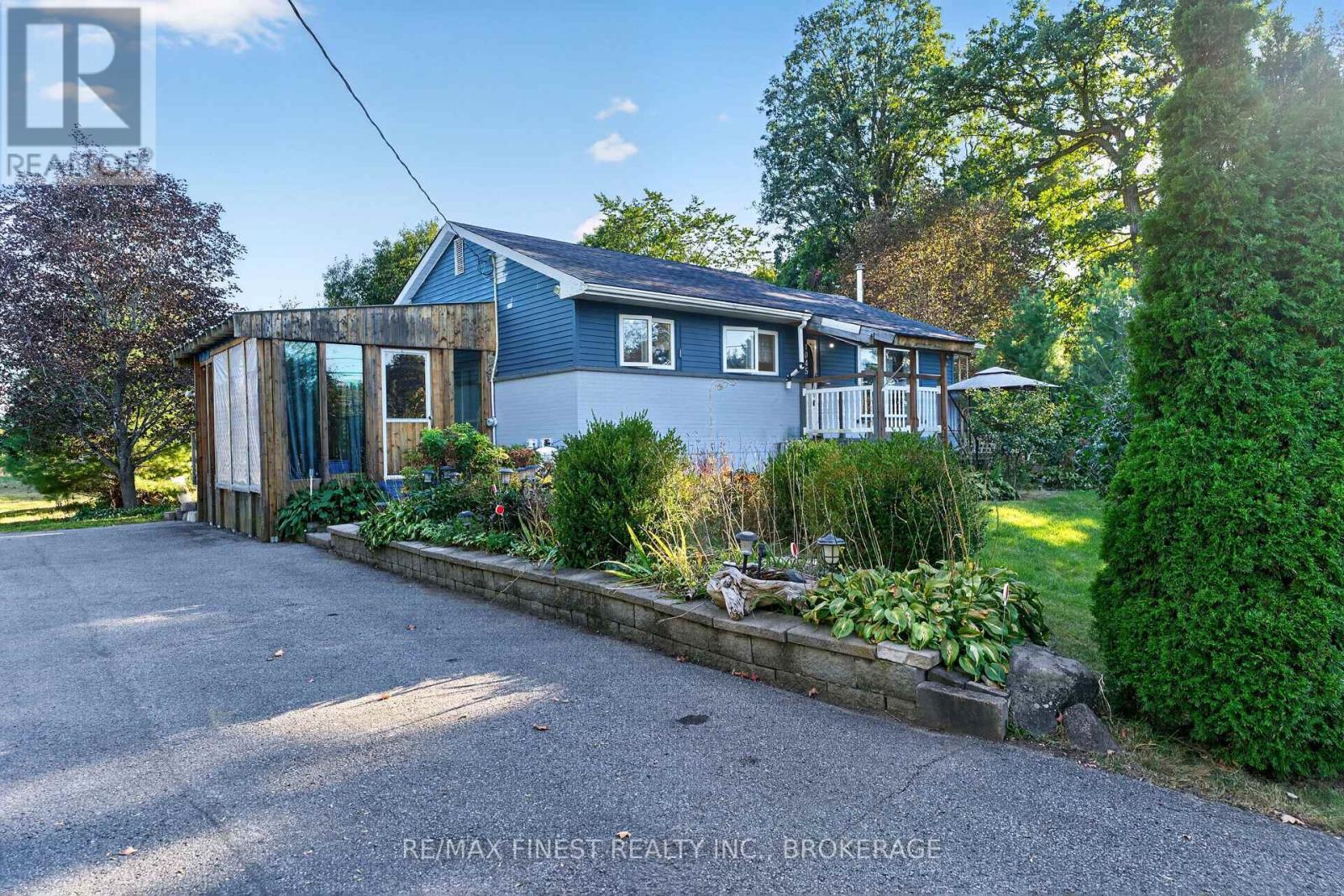 1045 MIDDLE ROAD - 4