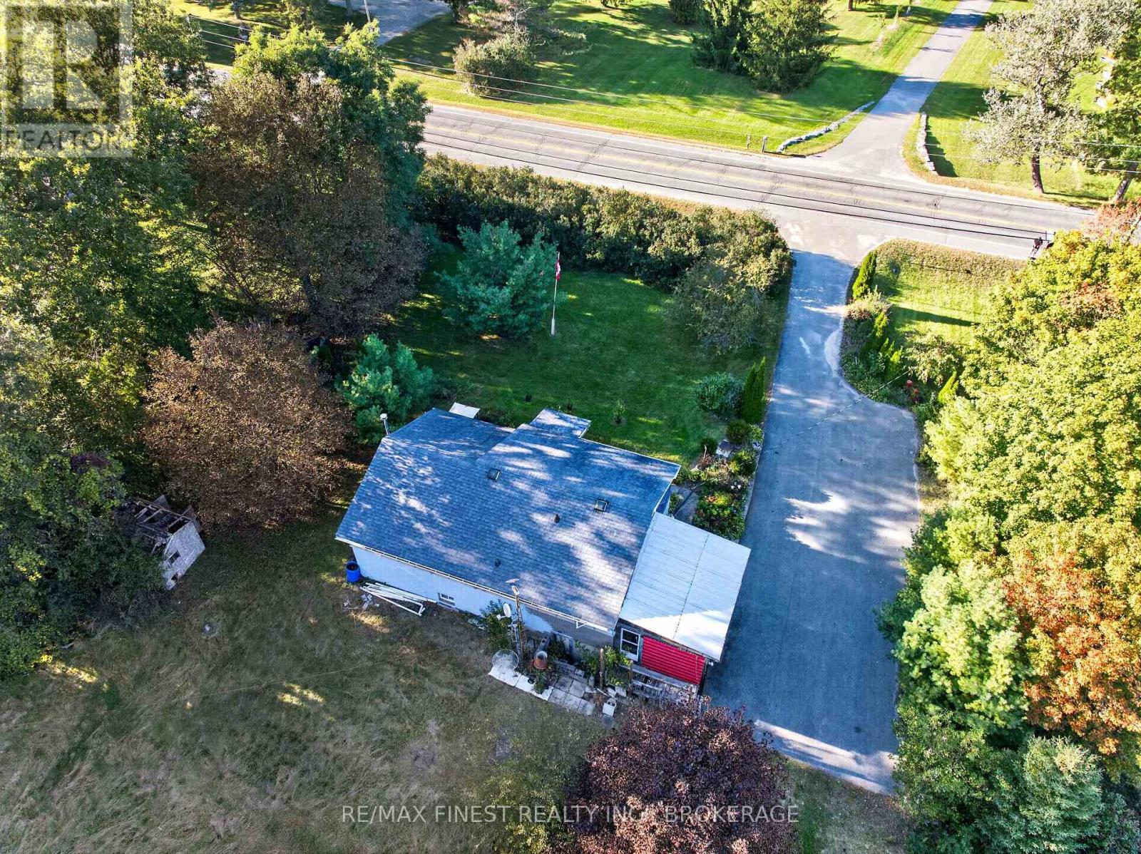 1045 MIDDLE ROAD - Image 47