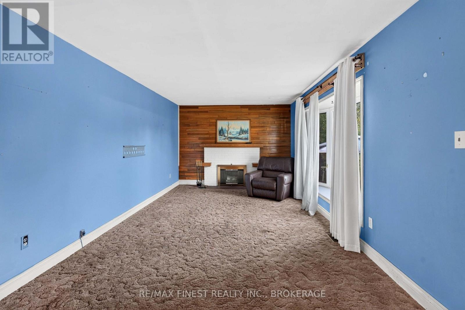1045 MIDDLE ROAD - 7