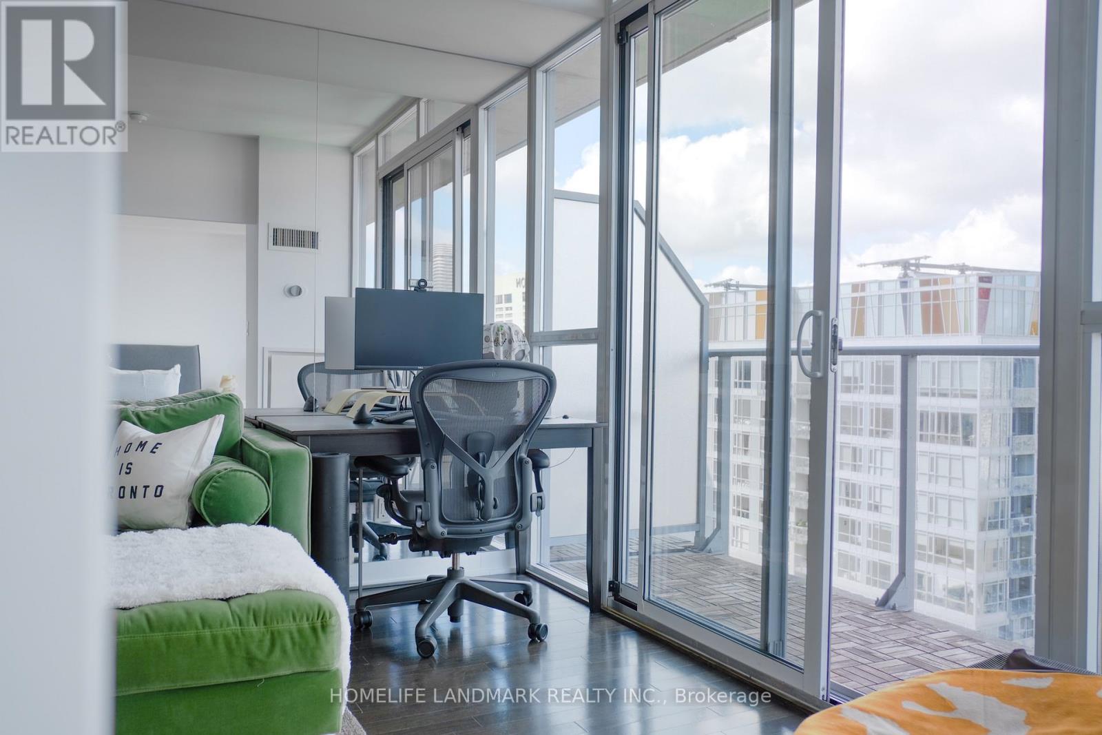 Photo of 3306 - 126 SIMCOE STREET