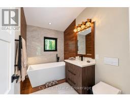 1009 Donaldson Street, Lake Of Bays, ON P0A1E0 Photo 21