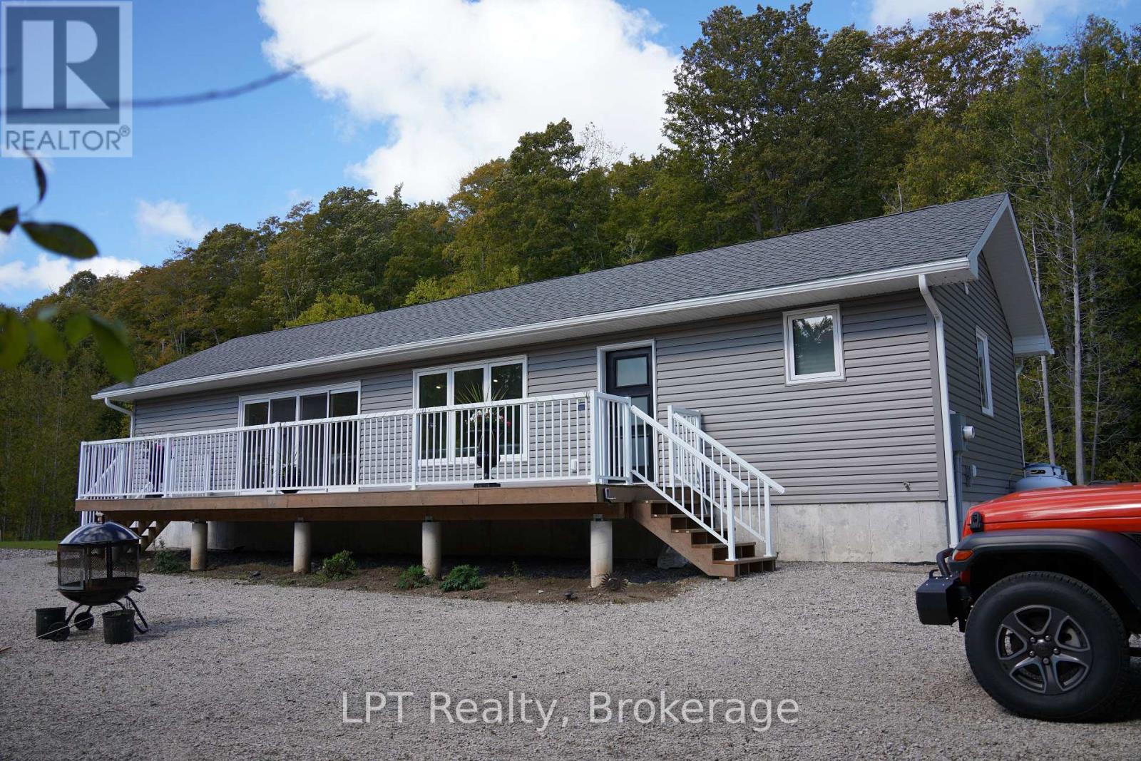9 12th Avenue, South Bruce Peninsula, Ontario, N0H2T0, South Bruce Peninsula, Ontario — photo 2 of 5
