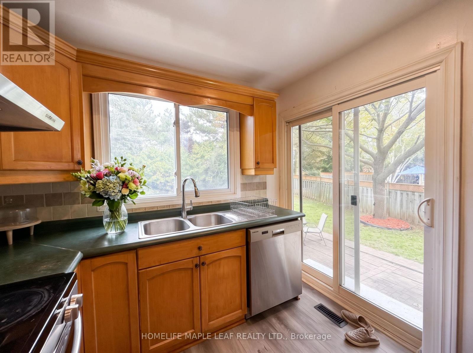 12 GILES COURT - Image 18