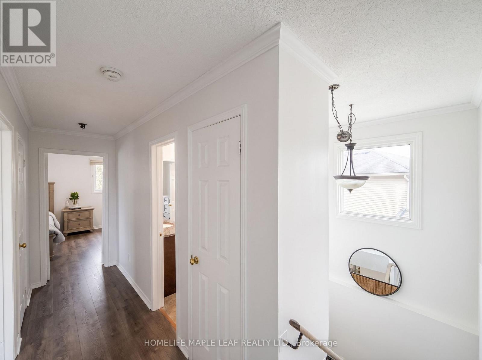 12 GILES COURT - 22