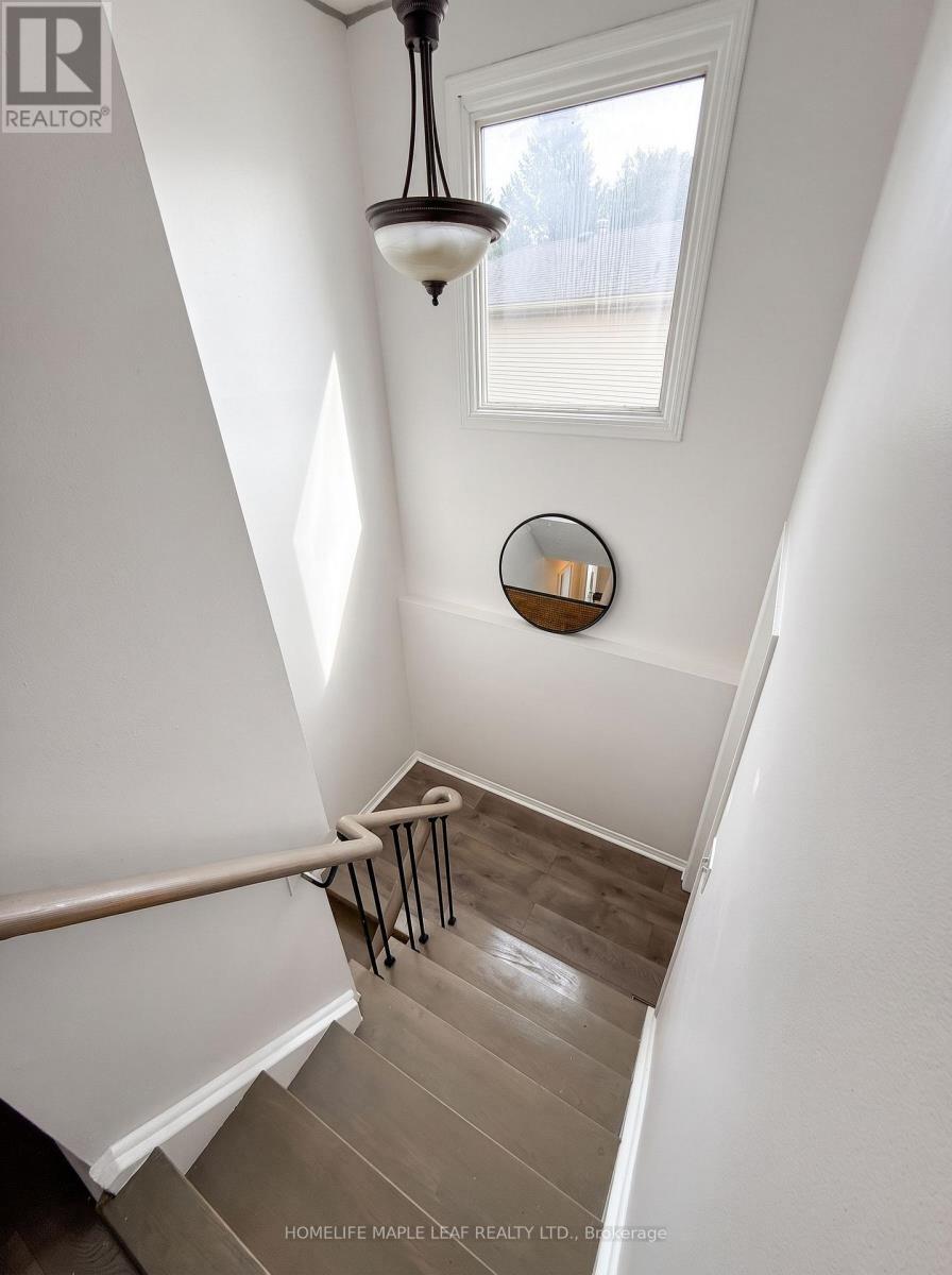 12 GILES COURT - 31