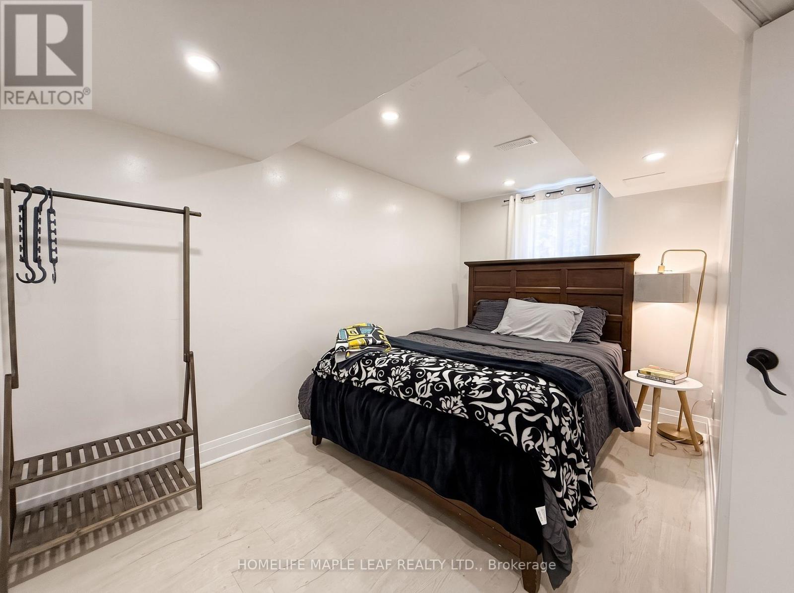 12 GILES COURT - Image 36