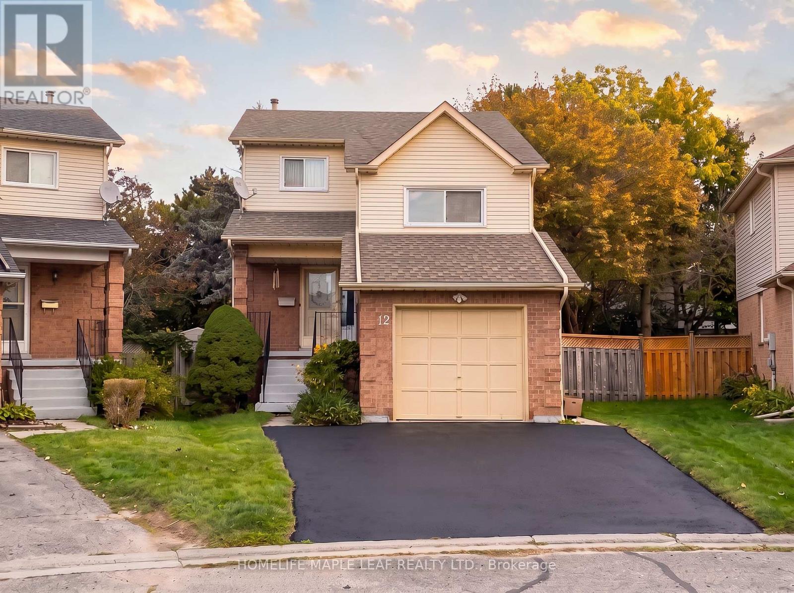 12 Giles Court, Whitby (Blue Grass Meadows), Ontario, L1N8T5, Whitby (Blue Grass Meadows), Ontario — photo 4 of 5