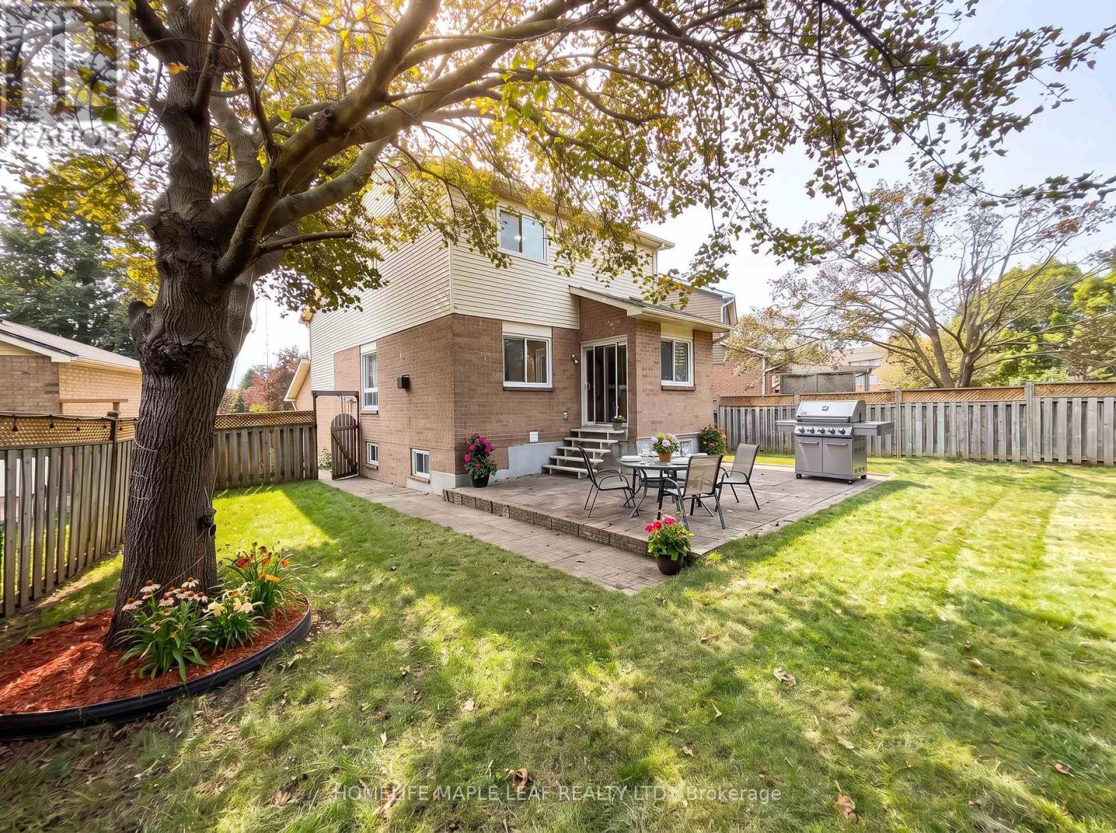 12 GILES COURT - 44