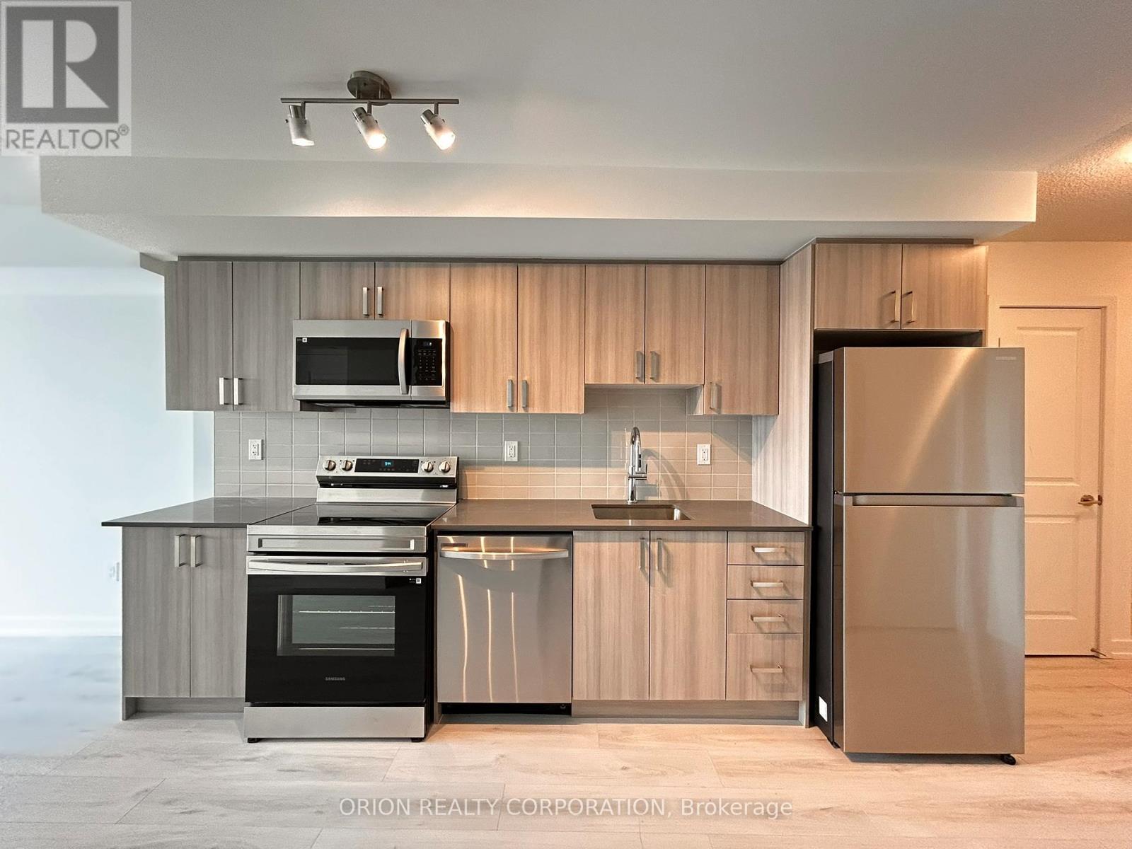 1004- 1435 Celebration Drive, Pickering, ON