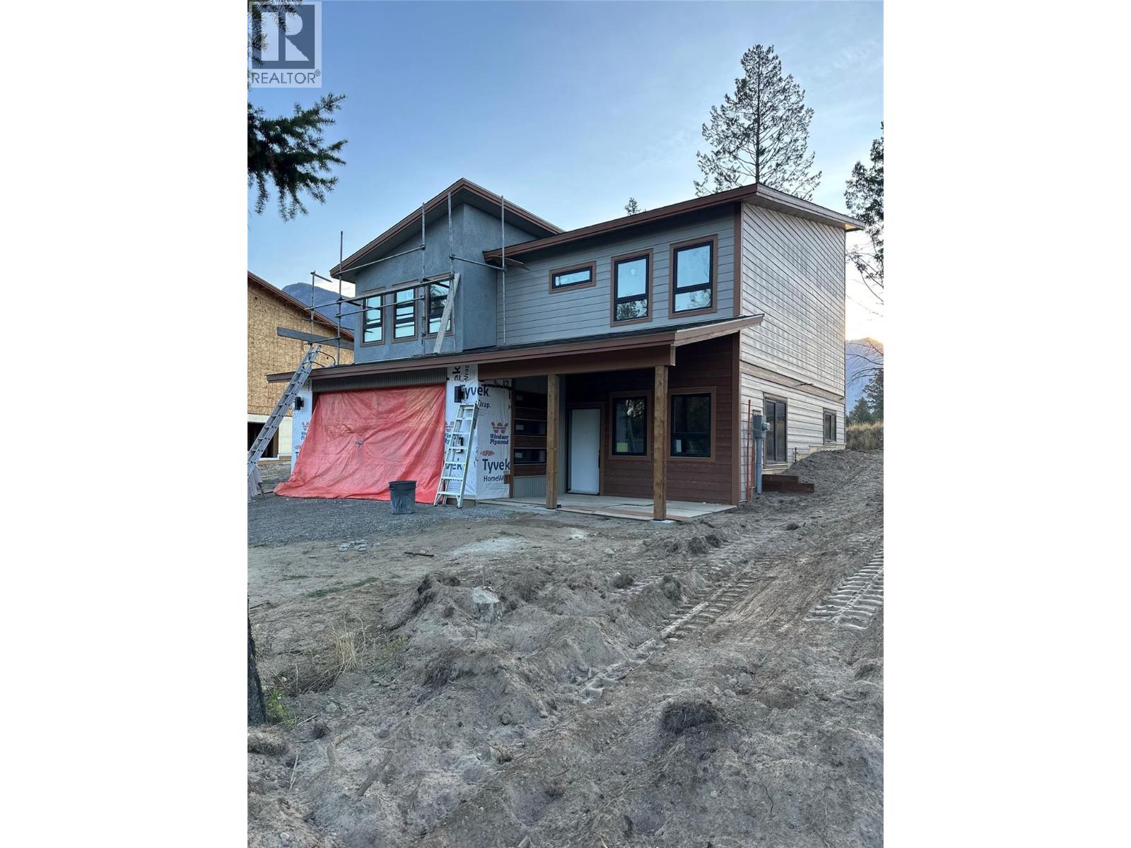 1210 Swansea Crescent