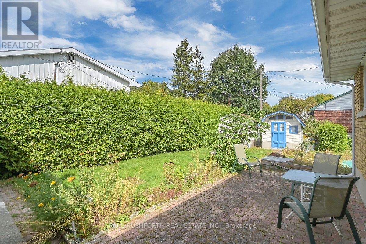 41 CAPILANO DRIVE - 24