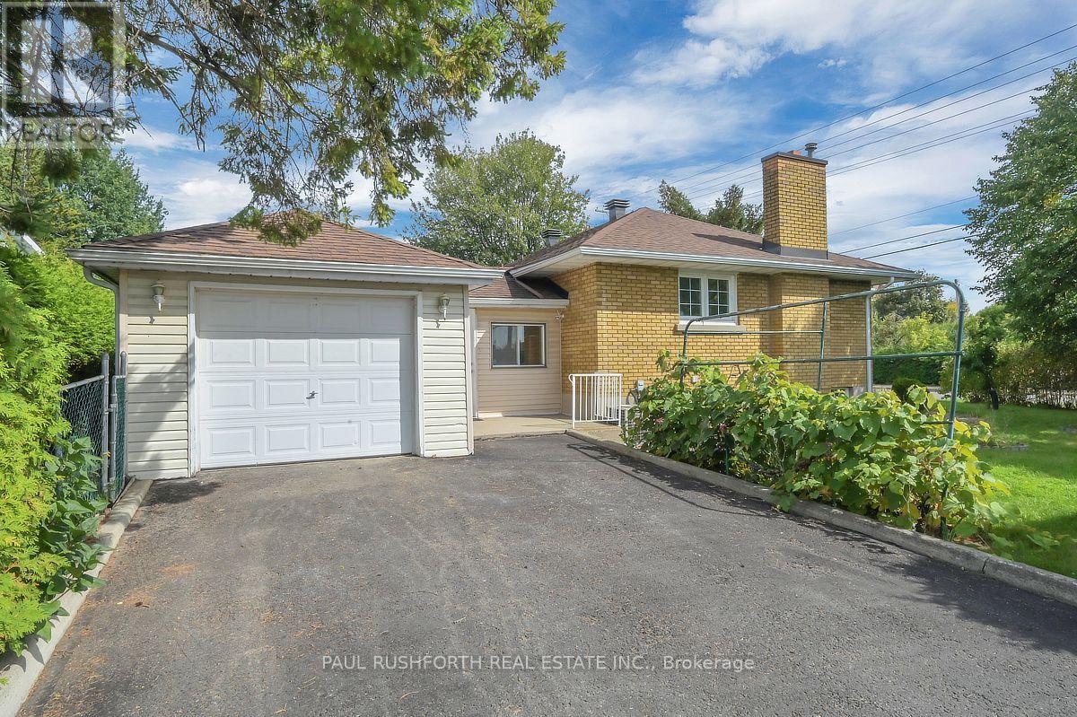 Side / Garage