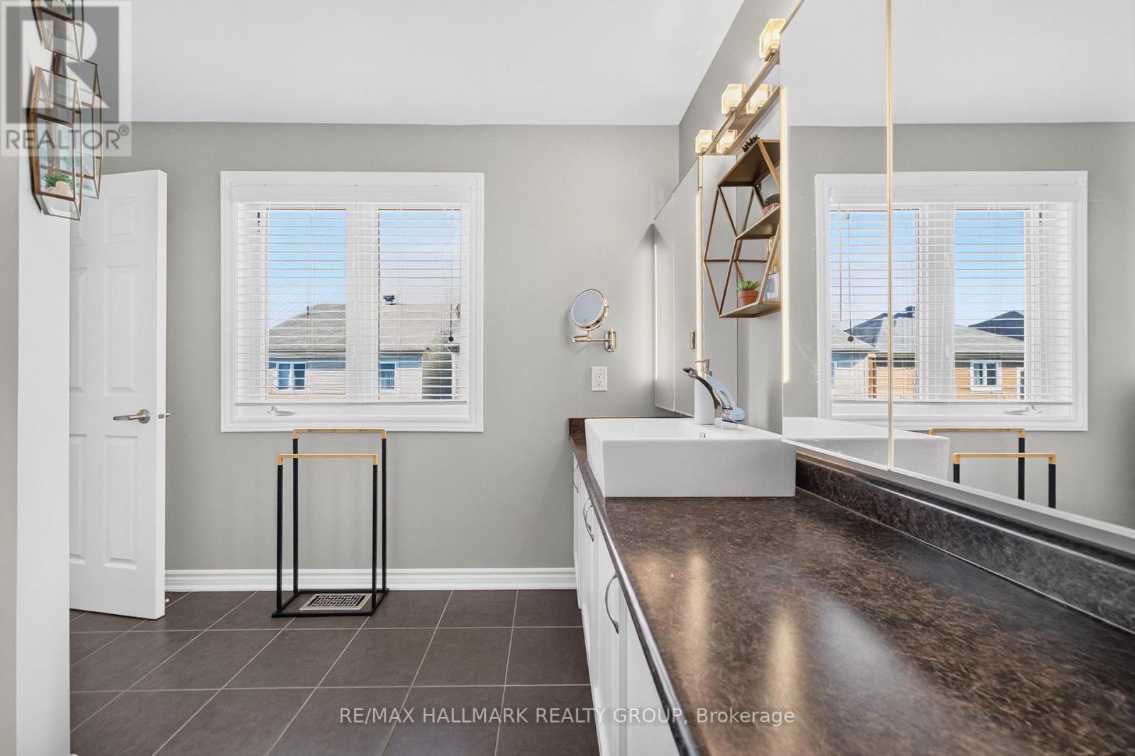 556 SUNLIT CIRCLE - Image 30