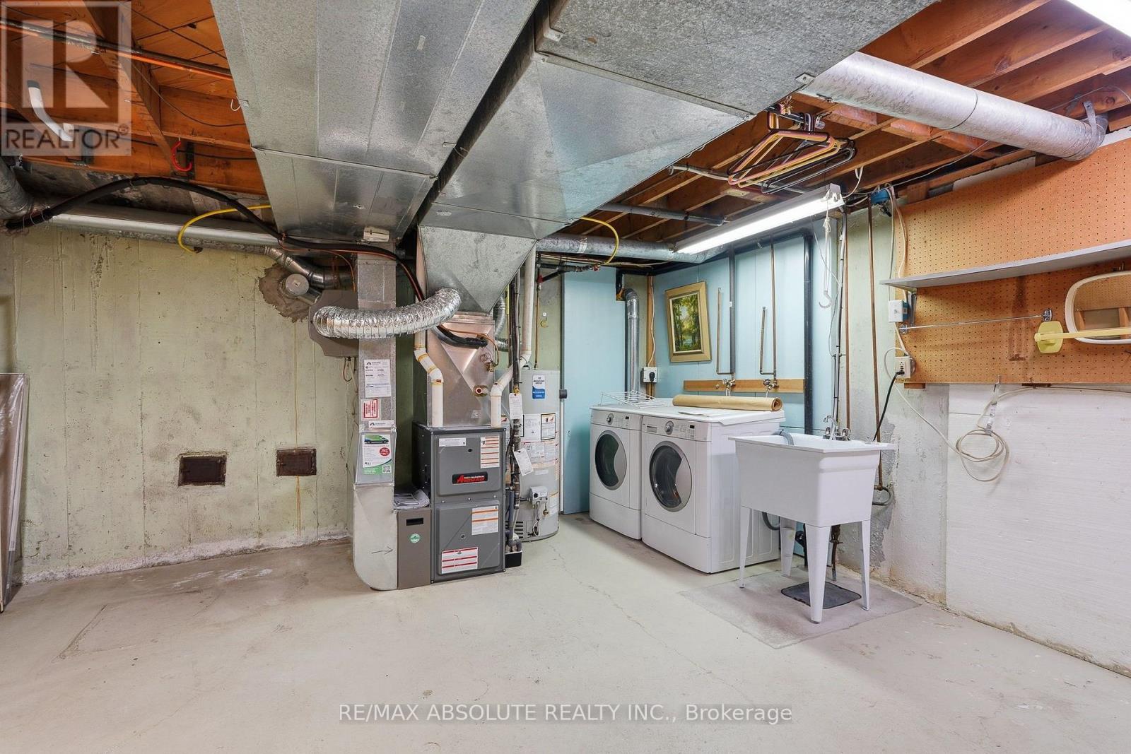 2034 CAMROSE STREET - 24
