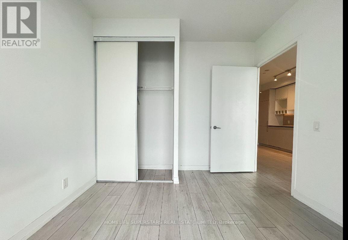950 Portage Parkway — photo 8