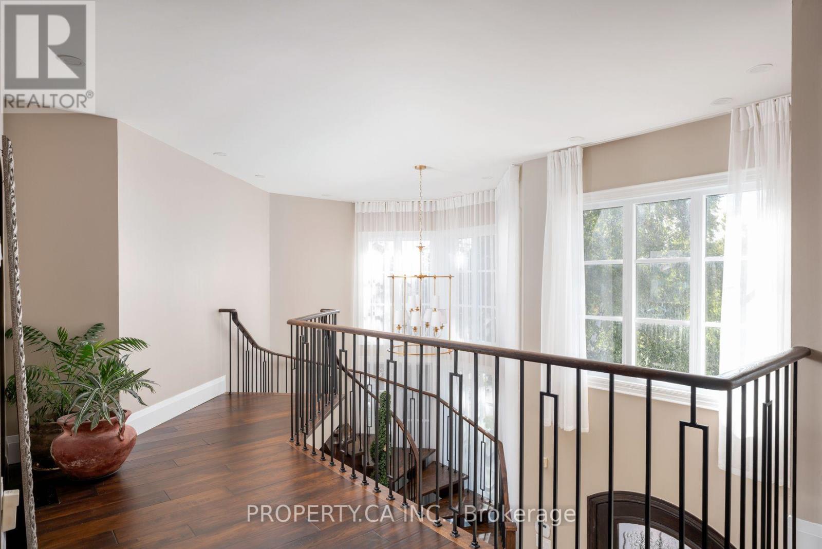 72 DEVONSLEIGH BOULEVARD - 21