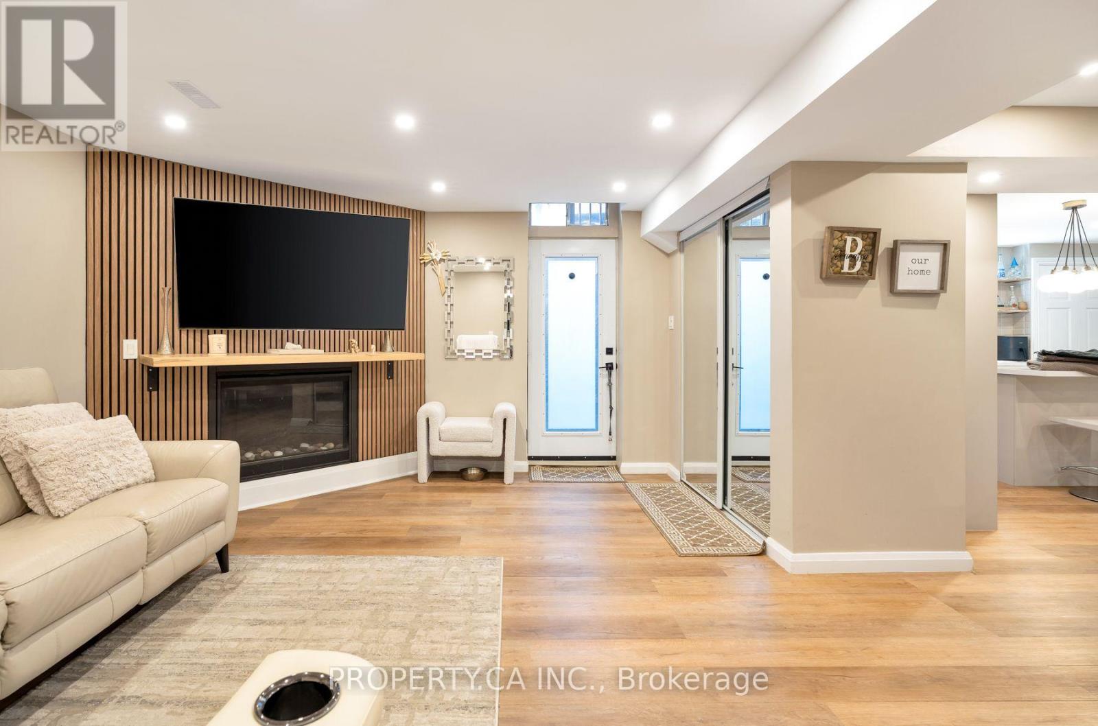 72 DEVONSLEIGH BOULEVARD - 33