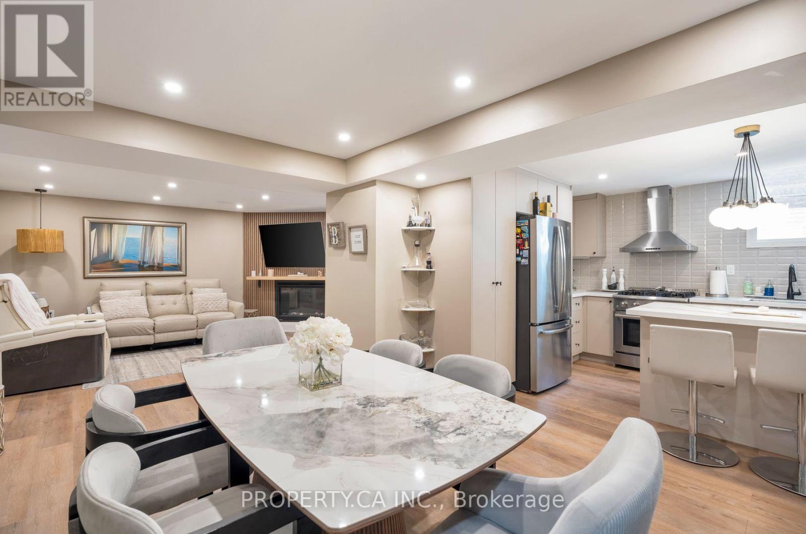 72 DEVONSLEIGH BOULEVARD - 36