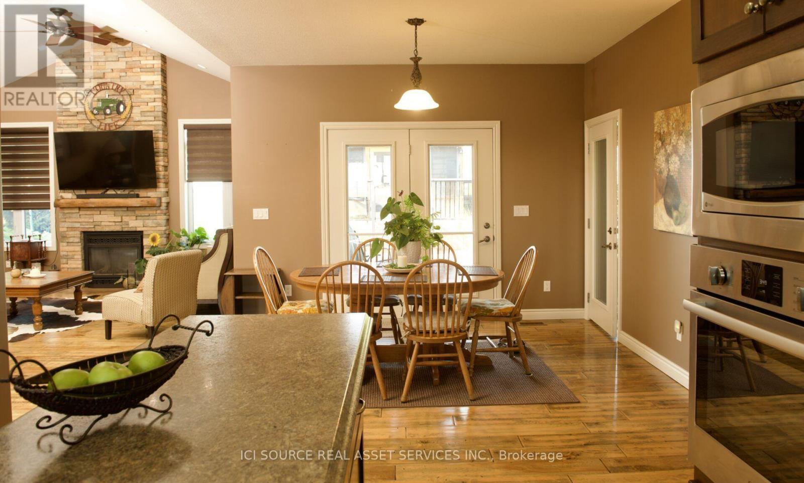 1532 KERR LINE - 17