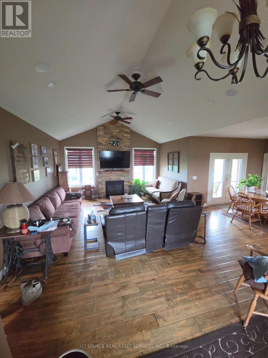 1532 KERR LINE - 21