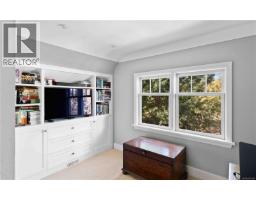 Living room - 1461 Derby Rd, Saanich, BC V8P1T2 Photo 21