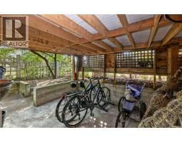 1461 Derby Rd, Saanich, BC V8P1T2 Photo 32