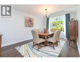 Den - 1927 Riverside Dr, View Royal, BC V9B6H9 Photo 12