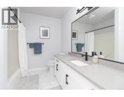 1927 Riverside Dr, View Royal, BC V9B6H9 Photo 22