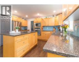 Entrance - 1927 Riverside Dr, View Royal, BC V9B6H9 Photo 9