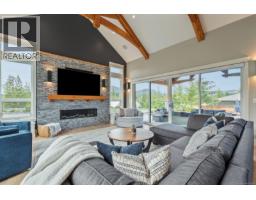 2833 Woodcroft Pl, Shawnigan Lake, BC V8H2E4 Photo 26