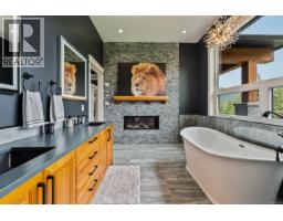 2833 Woodcroft Pl, Shawnigan Lake, BC V8H2E4 Photo 35