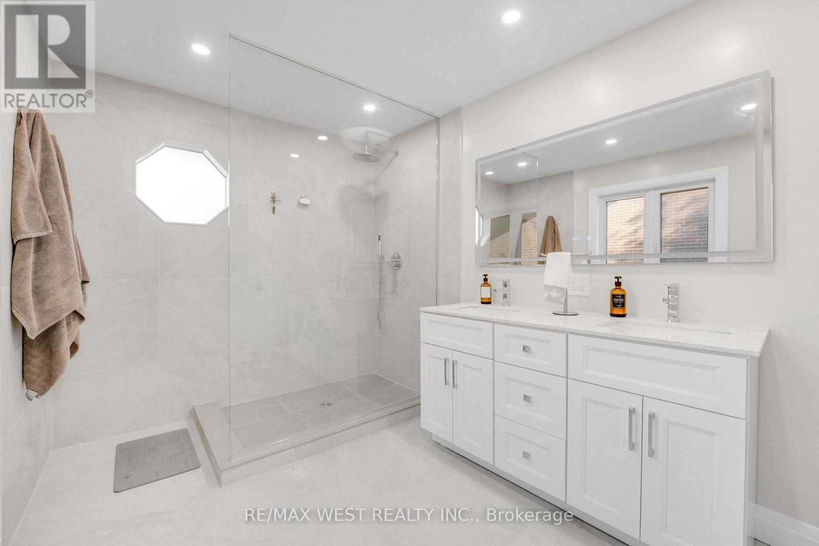 1136 GOODSON CRESCENT - 12