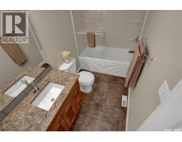 1616 Marshal Crescent, Moose Jaw, SK S6H3G6 Photo 33