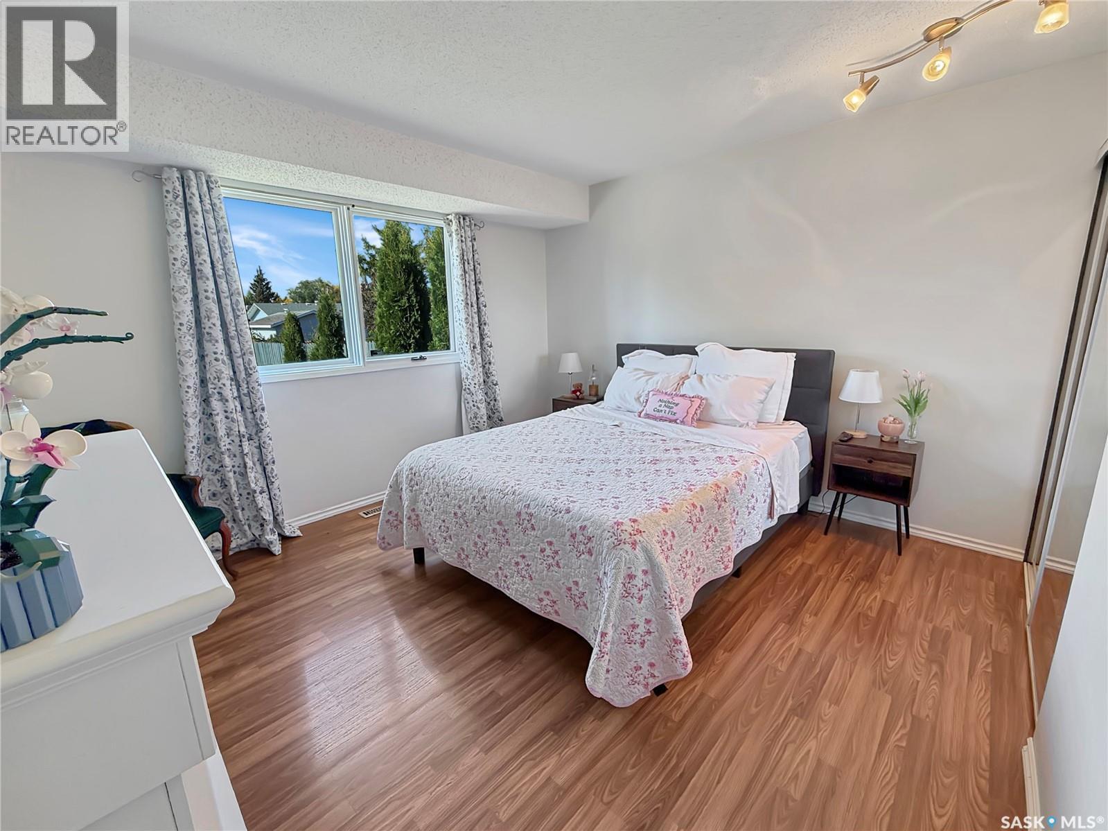 11033 Martin CRESCENT - 8