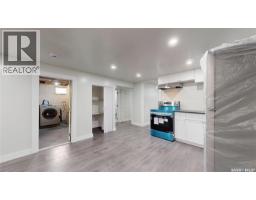Living room - 1020 9th Avenue E, Regina, SK S4N0H3 Photo 11
