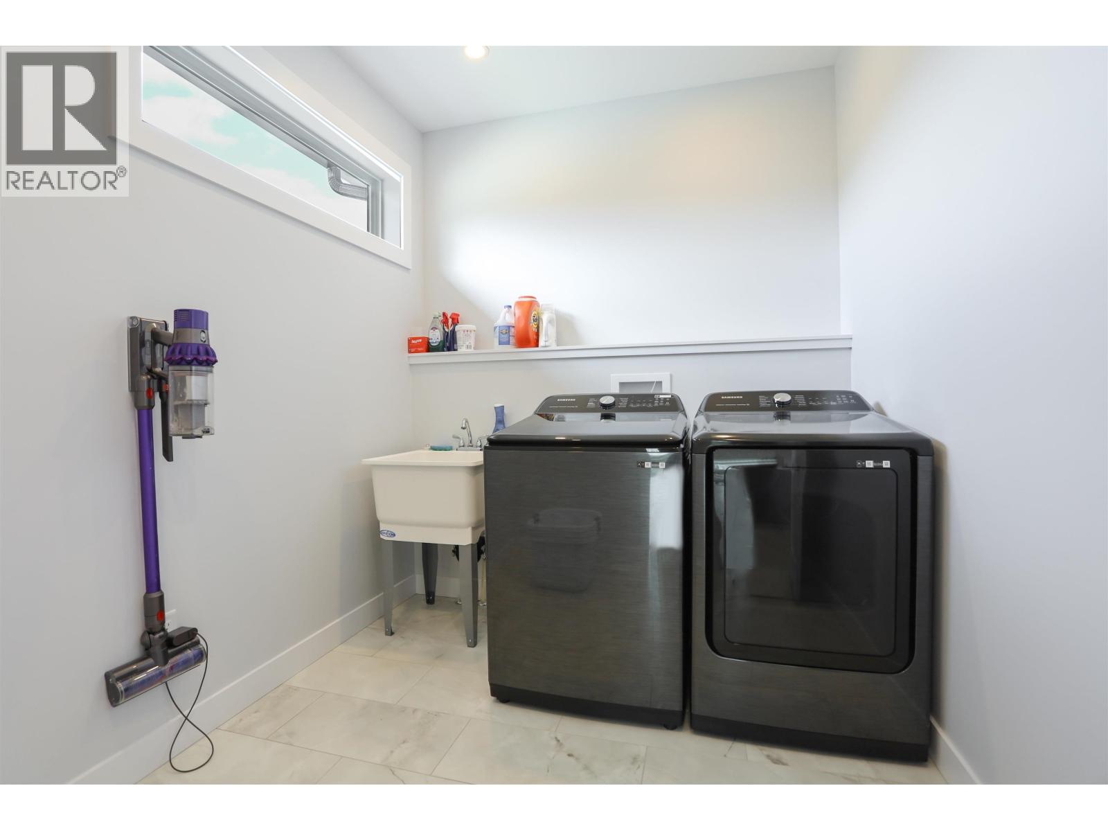 6 ROBINSON STREET - 27