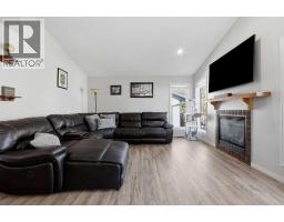 Family room - 8 Irving Crescent, Red Deer, AB T4R3R9 Photo 12